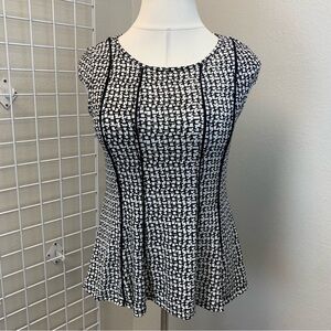 Women’s Lavanya Black and White Cap Sleeve Pleated Top.  Size XL